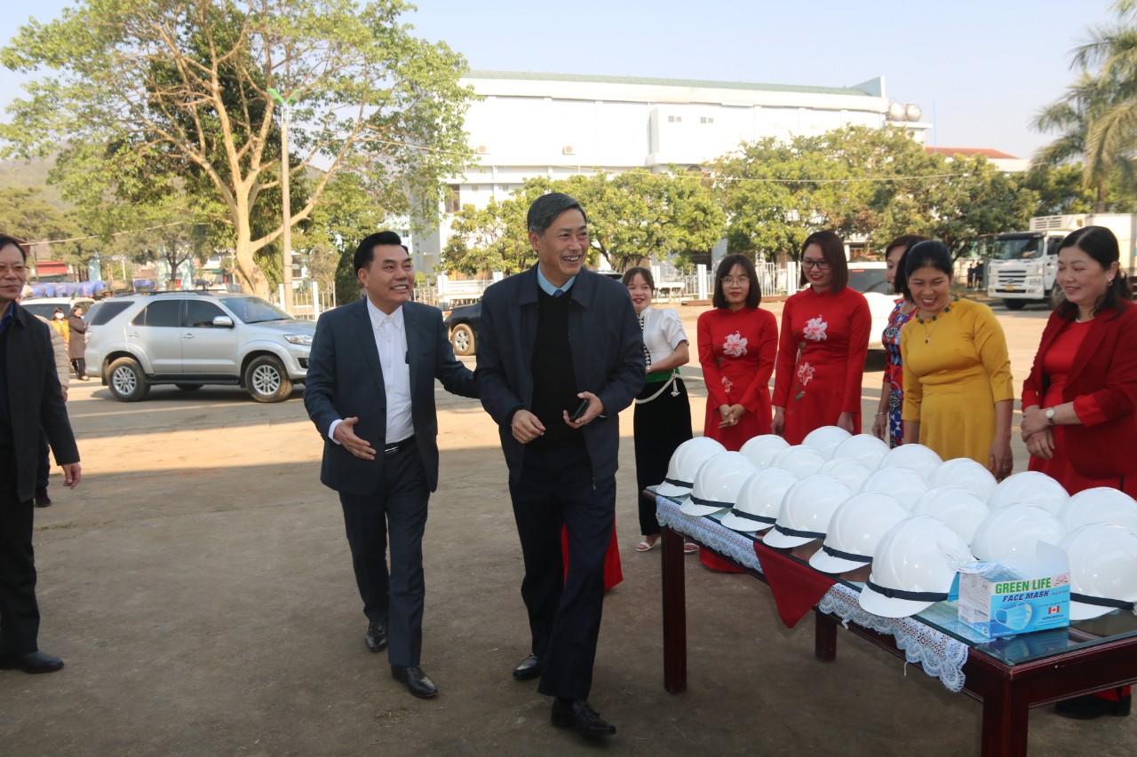 Đồng chí Bí thư Tỉnh uỷ thăm và làm việc tại công ty Cổ phần Mía đường Sơn La