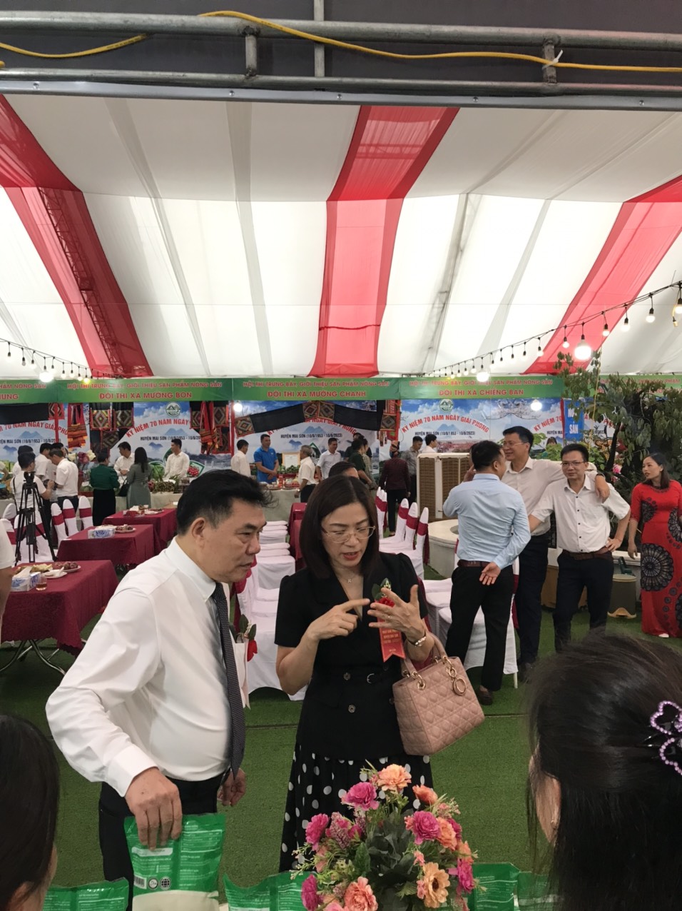 GIAN HÀNG GIỚI THIỆU SẢN PHẨM CÔNG TY